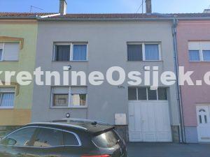 Djelomično ADAPTIRANA katnica u Retfali od 130m2cca+dv. stan 80m2 cca, plac 475m2.