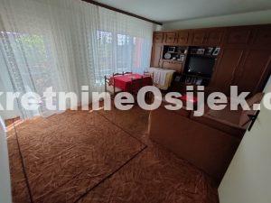 DONJI GRAD-katnica sa 2 stana...208m2-stambeno, plac-392m2.