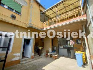 DONJI GRAD-katnica sa 3 stana...178m2, plac-378m2.