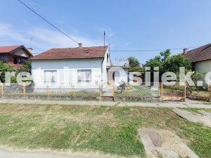 BELI MANASTIR...PRIZEMNICA od 127m2 cca na placu od 888m2.